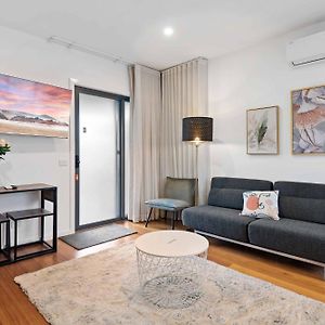 Stunning Studio Apartment Near Public Transport Carnegie Exterior photo