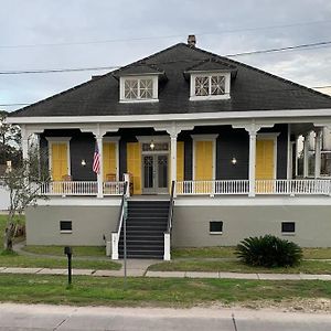 Villa Historic Mansion à Arabi Exterior photo