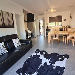 Appartement Red Ochre - Large 1Br With Private Courtyard à Port Pirie Exterior photo