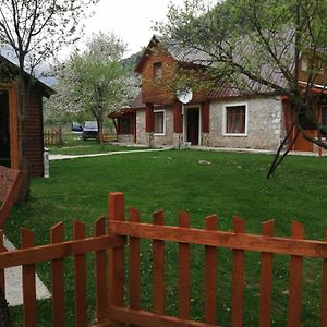 Bed and breakfast Bujtina Pllumi Theth Exterior photo