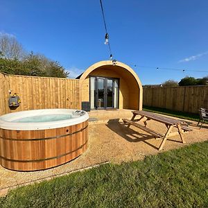 Hotel Lois' Pod With Hot Tub, Near Airport à Bristol Exterior photo