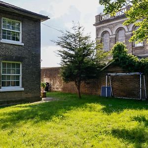 Hampton Court Cottage Exterior photo