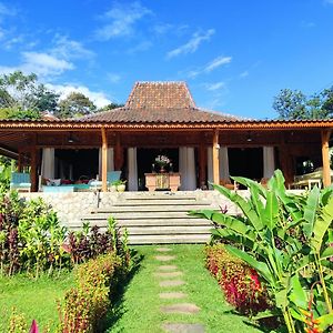 Joglo Omah Kempalan, Private Pool Villa In Sentul, Bogor Cimandala Exterior photo