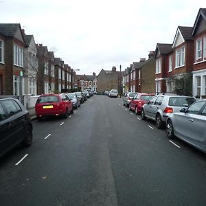 Bedroom Flat Colliers Wood Londres Exterior photo