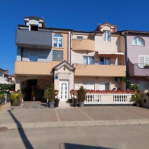 Apartments With A Parking Space Medulin - 23049 Exterior photo