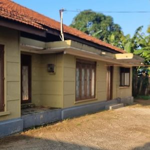 Hotel Holiday Bungalow For Rent, Inuvil, Jaffna à Uduvil Exterior photo