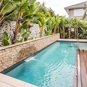 Villa Sleek Tropical Oasis - Bridgeman Downs à Bald Hills Exterior photo