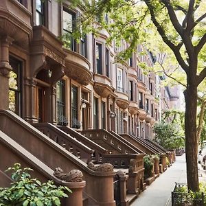 Appartement Cozy Townhouse In Harlem à New York Exterior photo