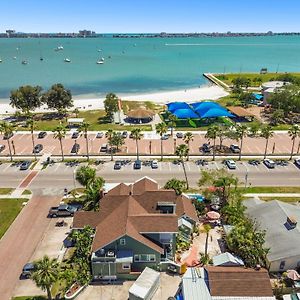 Sea Breeze Manor Inn St. Petersburg Exterior photo