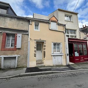 L'Atypique ,Maison Individuelle Wifi Et Netflix Gratuit Mayenne Exterior photo