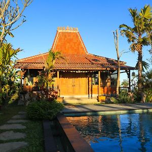 Hotel Pondok Kawinaya à Singaraja Exterior photo