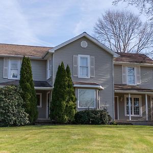 Villa Maplewood Farmhouse à Howland Corners Exterior photo