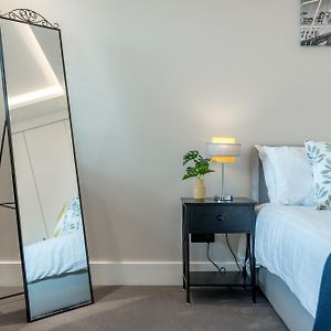 Skyvillion -Cozy & Amazing King 1Bed Apartment In London Cockfosters Mins To Tube Exterior photo