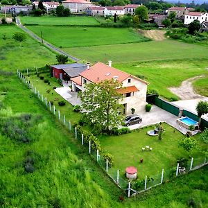 Villa Vivienda Maria Lourdes à Brion Exterior photo