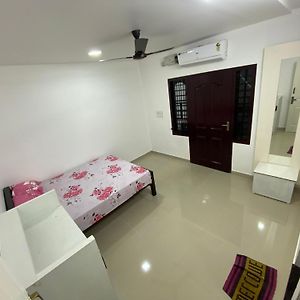 Vr City Home Stay Kochi Exterior photo