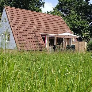 Villa 6-Pers Vakantiebungalow In Het Heuvelland à Simpelveld Exterior photo