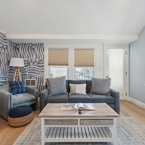 Appartement Newly Rennovated Large Deck Partial Ocean Views à Hampton Exterior photo
