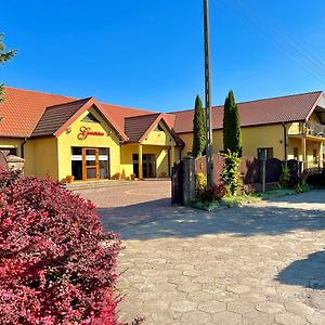 Hotel Zajazd Gosciniec à Nowosiolki-Kolonia Exterior photo