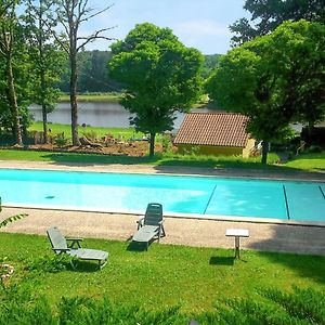 Bungalow de 2 chambres avec vue sur le lac piscine partagee et jardin clos a Rochechouart Exterior photo