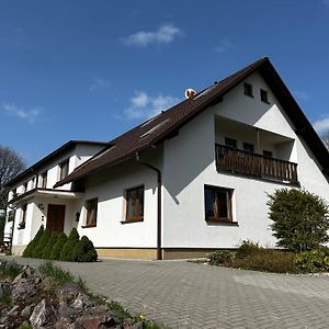 Hotel Restaurace A Penzion Na Strani à Klasterec nad Orlici Exterior photo