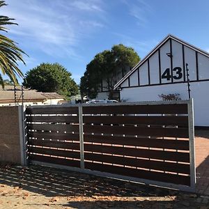 Meljaa Group Guesthouse Le Cap Exterior photo