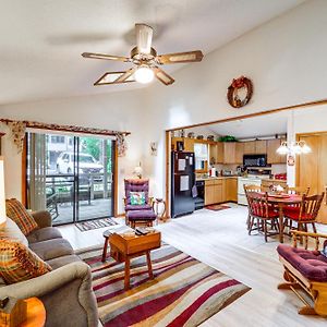 Villa Newland Cabin With On-Site Lake And Pool Access Exterior photo