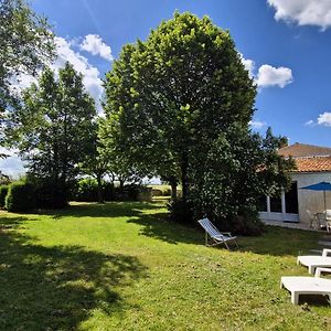 Bed and Breakfast Le pied du chêne à Grézac Exterior photo