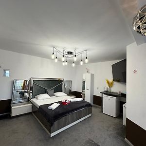 Appartement The Royal Fame - Modern Studio With Balcony & Panoramic View à Craiova Exterior photo