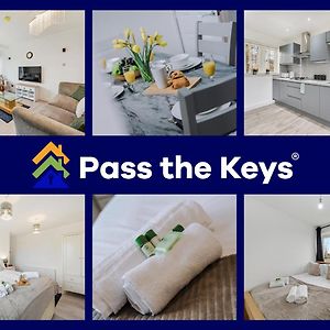 Villa Pass The Keys Elegant 3-Bed House In Baguley - Close To The Airport- Perfect For Families & Groups à Wythenshawe Exterior photo