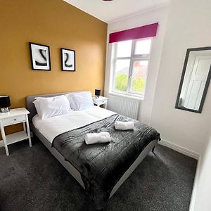 Large 3 Bedroom Flat Newcastle-upon-Tyne Exterior photo