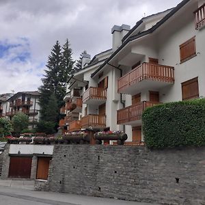 Appartamento A Due Passi Dal Centro Di Courmayeur Verrand Exterior photo