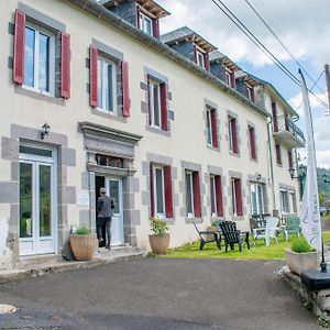 Hotel Au coeur du Volcantal à Laveissière Exterior photo