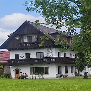 Maison d'hôtes Gastehaus Moorbad Gmos à Laakirchen Exterior photo