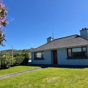 House In The Heart Of The Village Glencolumbkille Exterior photo