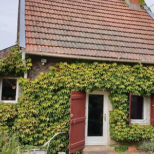 Cottage Chaleureux Avec Cheminee Au Calme Beaubery Exterior photo