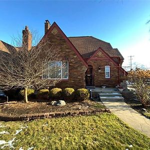 Charming East English Village Detroit Style Home And Getaway Exterior photo