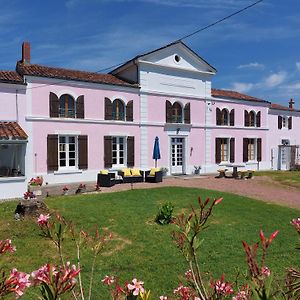 Bed and Breakfast Maison Rouge à Saint-Jean-dʼAngély Exterior photo