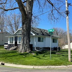 Villa Albert Lea Revival Exterior photo