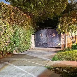 An Amazing Comfortable Home Front House Los Angeles Exterior photo