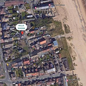 Large Villa Sleeping 8 Under 5 Minute Walk To Beach Caister-on-Sea Exterior photo