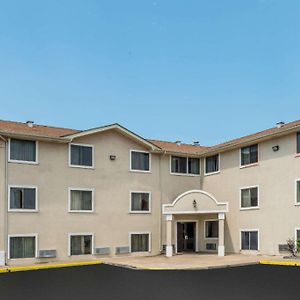 Quality Inn & Suites Saint-Louis Exterior photo