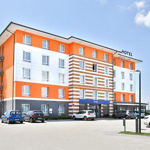 Hotel Kyriad Pontarlier Exterior photo