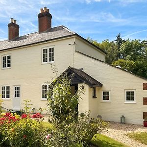 Villa Pigeon Coo Farmhouse à Shalfleet Exterior photo