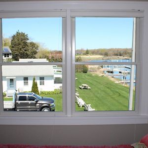 Waterfront Shared Guest House Suite 1 Riverhead Exterior photo