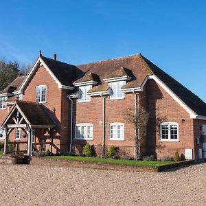 Villa Langford Farmhouse - New Forest National Park Luxury 4Bd, Hot Tub, Cinema, 10 Acres à Bartley Exterior photo