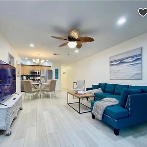 Appartement Spectacular Beach Retreat With Ocean View à Port Hueneme Exterior photo