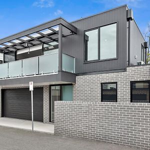 Villa Modern Townhouse In Geelong Exterior photo