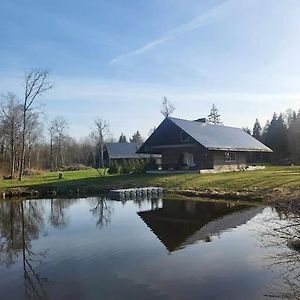 Villa Kuuse Metsamaja à SAAREMAA Exterior photo