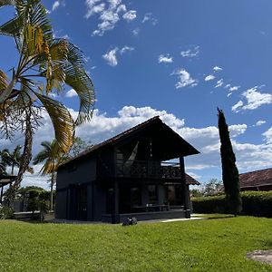 Villa Cabana Sabanitas à Pereira Exterior photo