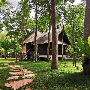 Villa Hom Klin Paa หอมกลิ่นป่า à Kanchanaburi Exterior photo